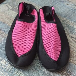Pink and Black Mesh Water Shoes XL (11-12)